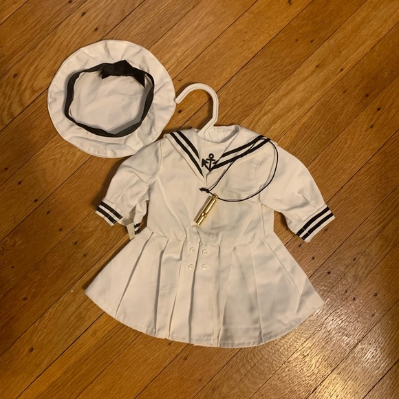 Retired American Girl doll, Samantha Parkington. With all shown outfits - Picture 2 of 16